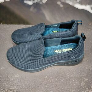 Skechers Go Walk Air Cooled Slip On Comfort Sneakers, Women’s Size 9 Black